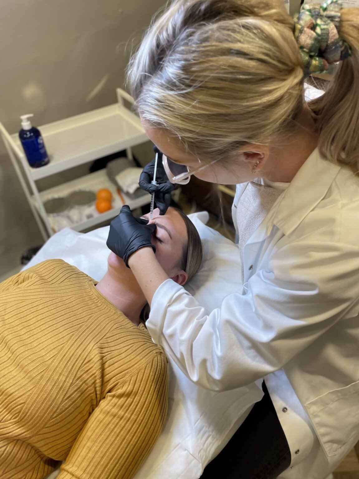 Kvinde får behandling med Belotero Filler
