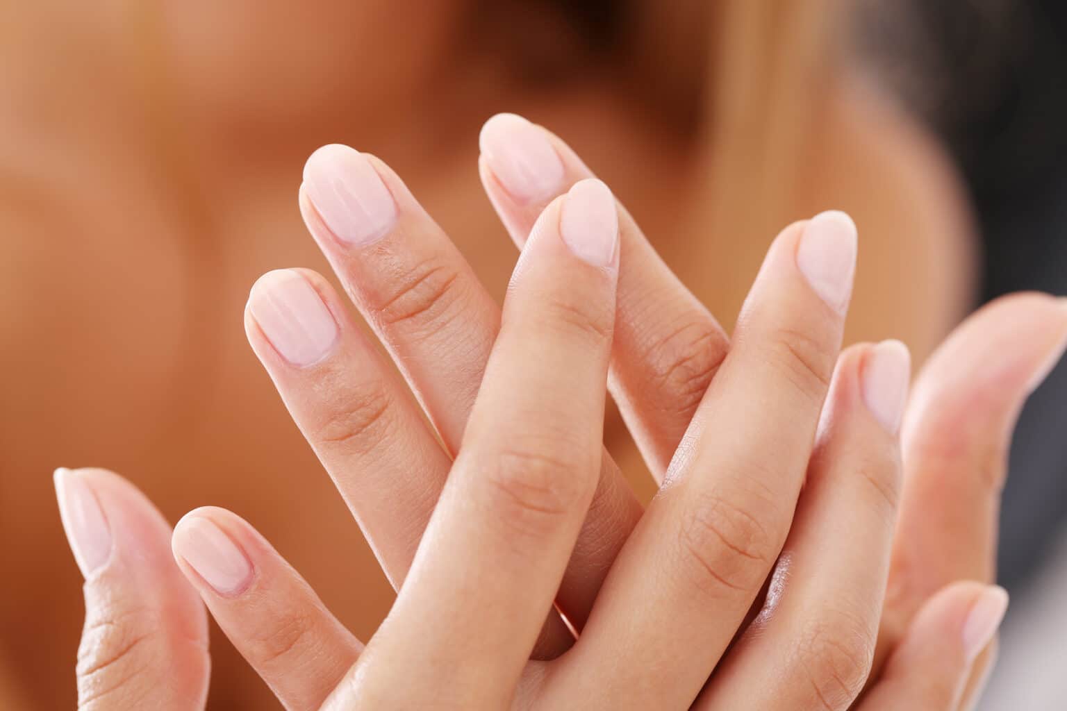 Kunstige negle af CND Shellac og CND plexigel