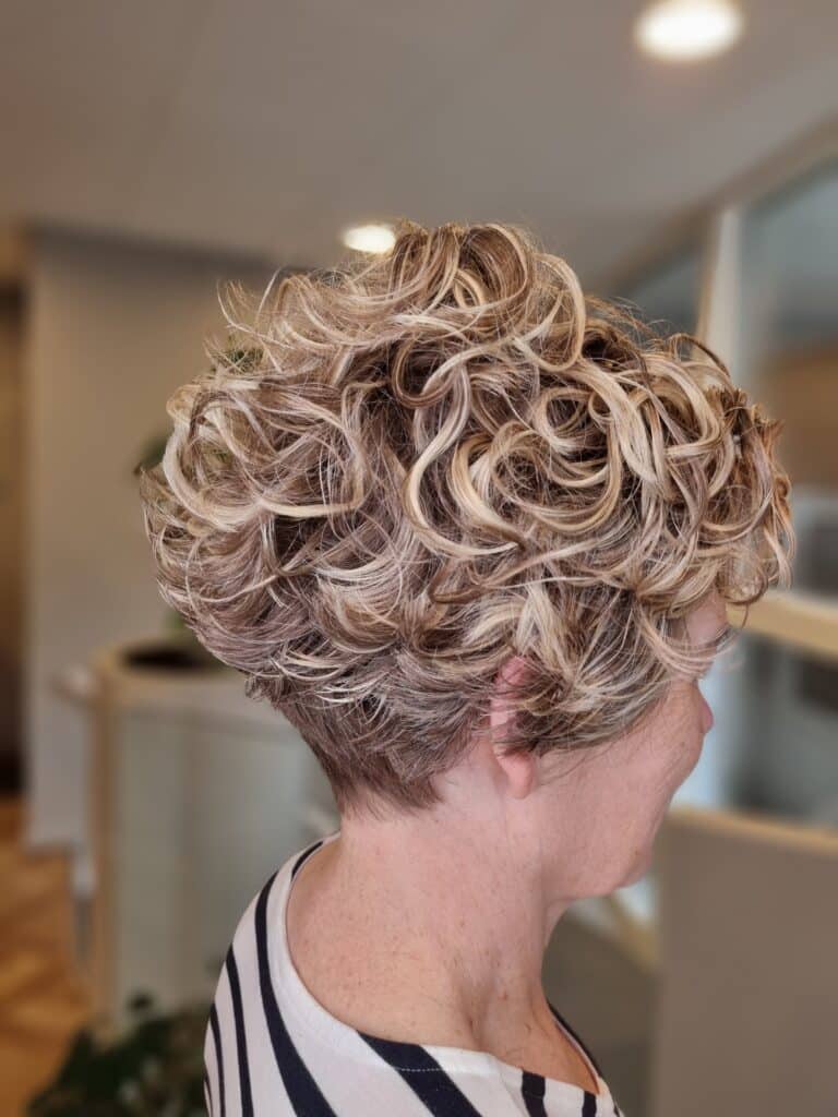 Curl cut frisure